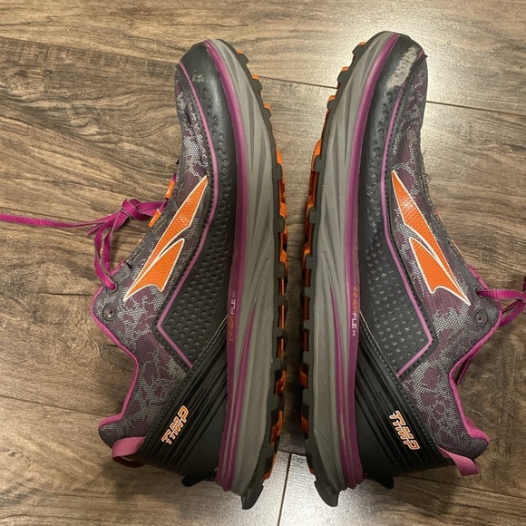 Altra Timp Trail Running Shoe Grey, Fuchsia, and Orange size 10 - Picture 4 of 8